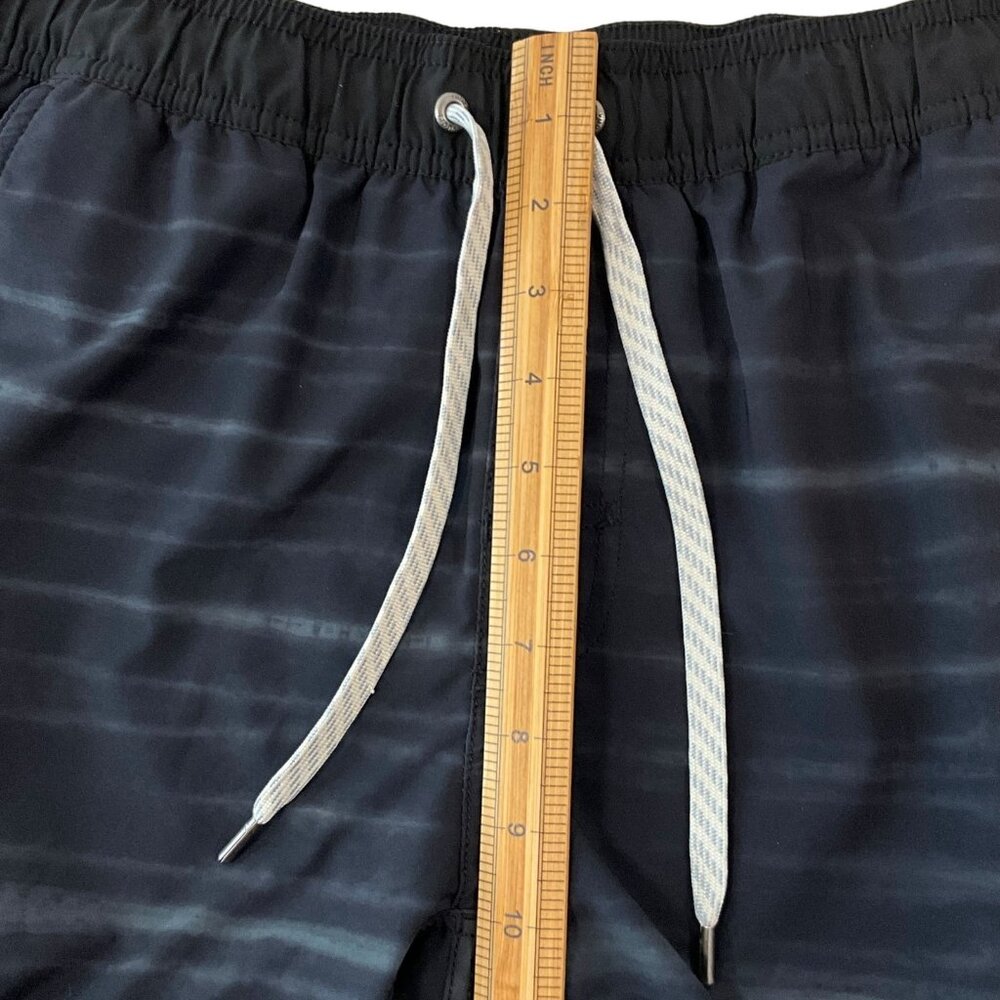 Vuori Kore Shorts Mens Waist 30 / Small Black Gray Striped Lined Drawstring - Picture 5 of 8